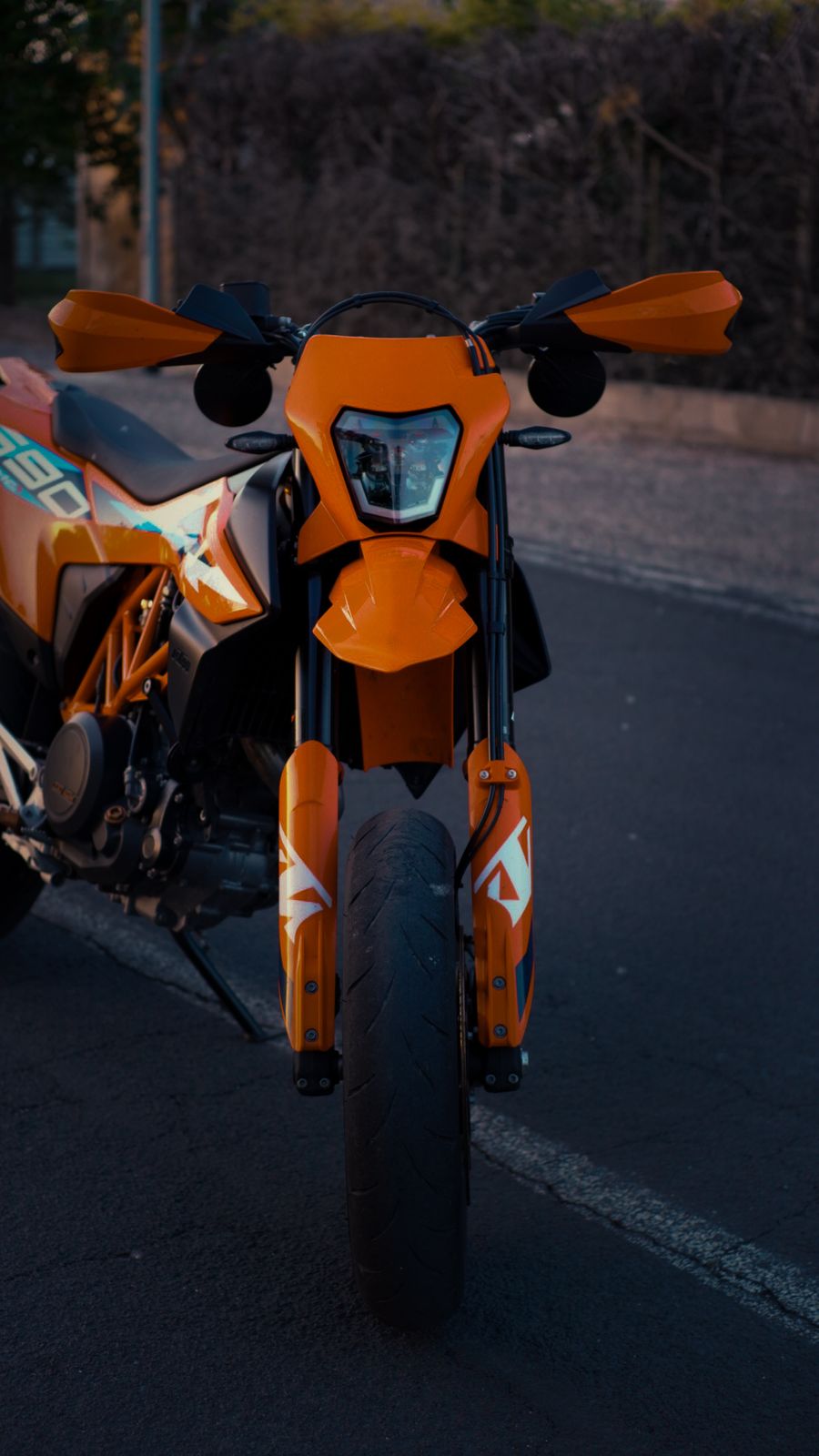 KTM 690 SMC frontale